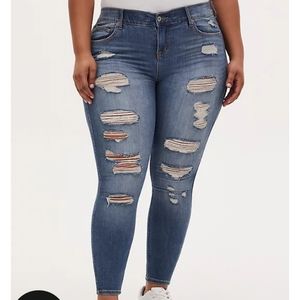 Torrid Bombshell Skinny Size 26